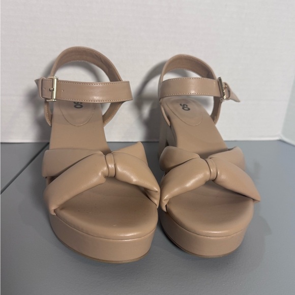SO Tan Platform Sandals with Crisscross Straps - Picture 1 of 4